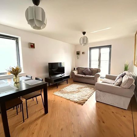Lovely 2-Bedrooms Apartment Step To The Beach سوانسي المظهر الخارجي الصورة