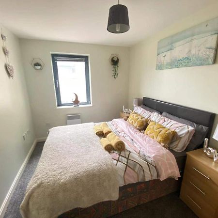 Lovely 2-Bedrooms Apartment Step To The Beach سوانسي المظهر الخارجي الصورة