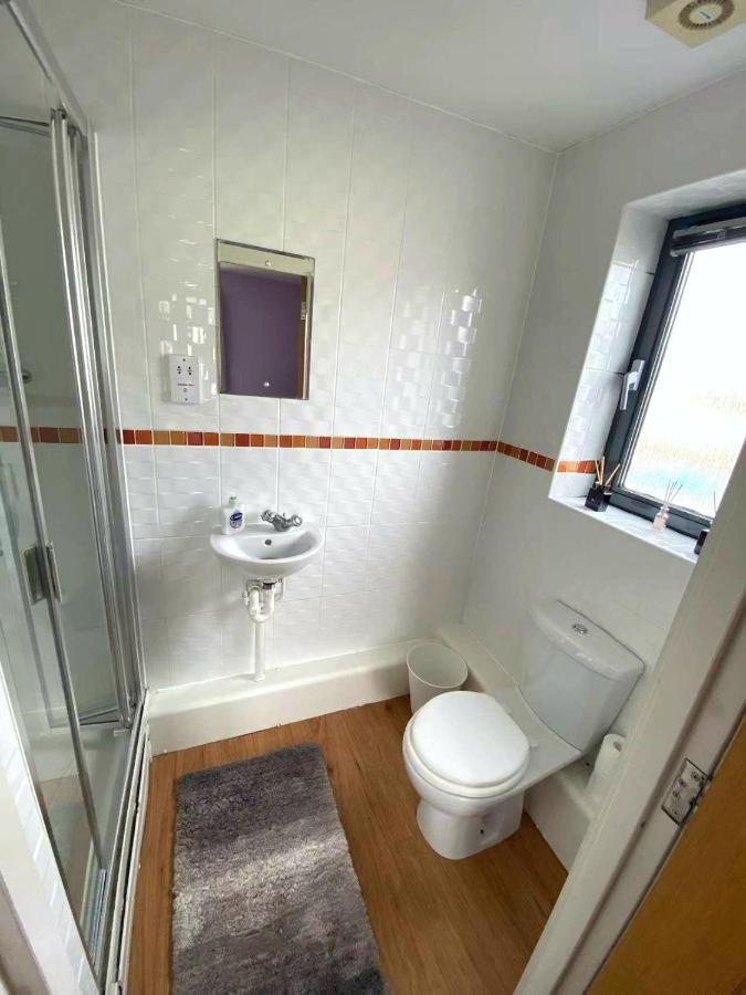 Lovely 2-Bedrooms Apartment Step To The Beach سوانسي المظهر الخارجي الصورة