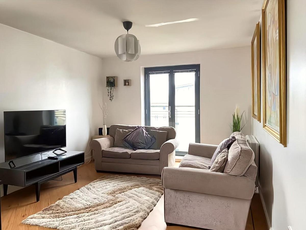Lovely 2-Bedrooms Apartment Step To The Beach سوانسي المظهر الخارجي الصورة