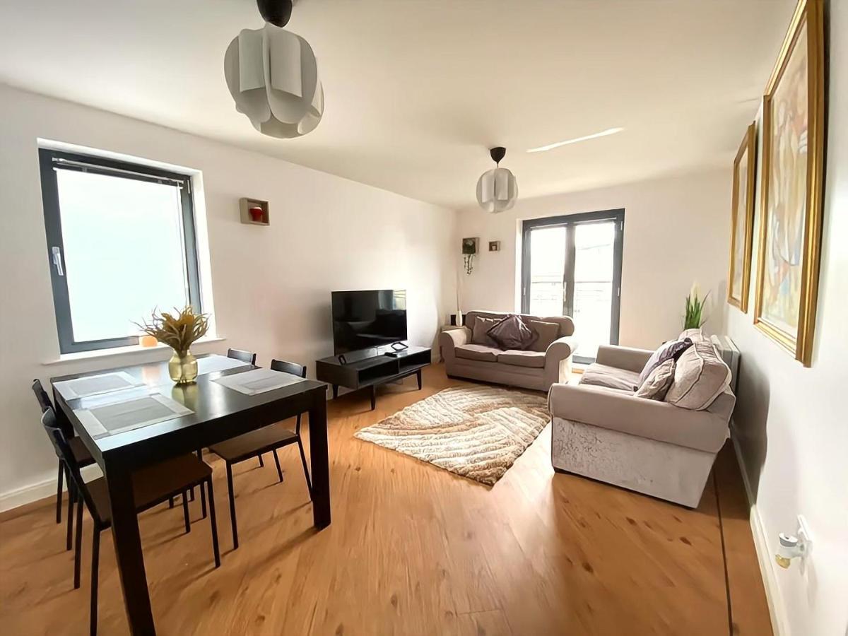 Lovely 2-Bedrooms Apartment Step To The Beach سوانسي المظهر الخارجي الصورة