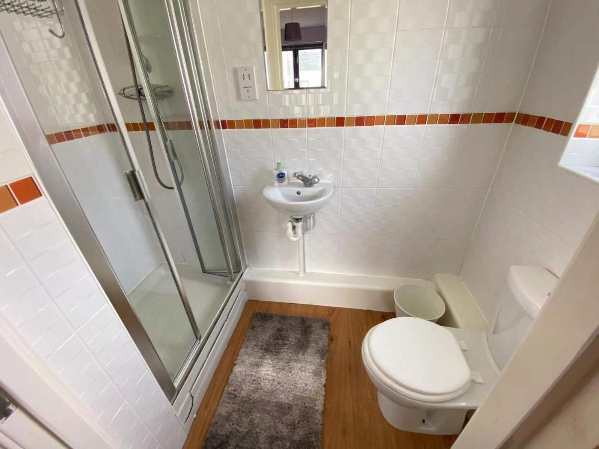 Lovely 2-Bedrooms Apartment Step To The Beach سوانسي المظهر الخارجي الصورة
