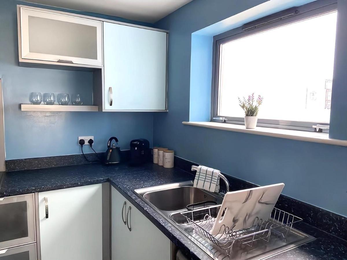 Lovely 2-Bedrooms Apartment Step To The Beach سوانسي المظهر الخارجي الصورة