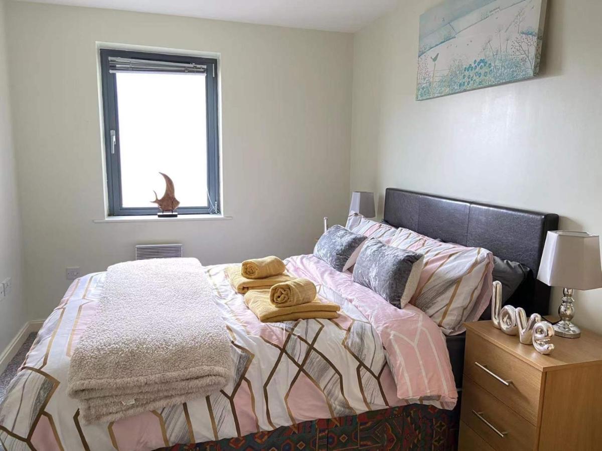 Lovely 2-Bedrooms Apartment Step To The Beach سوانسي المظهر الخارجي الصورة