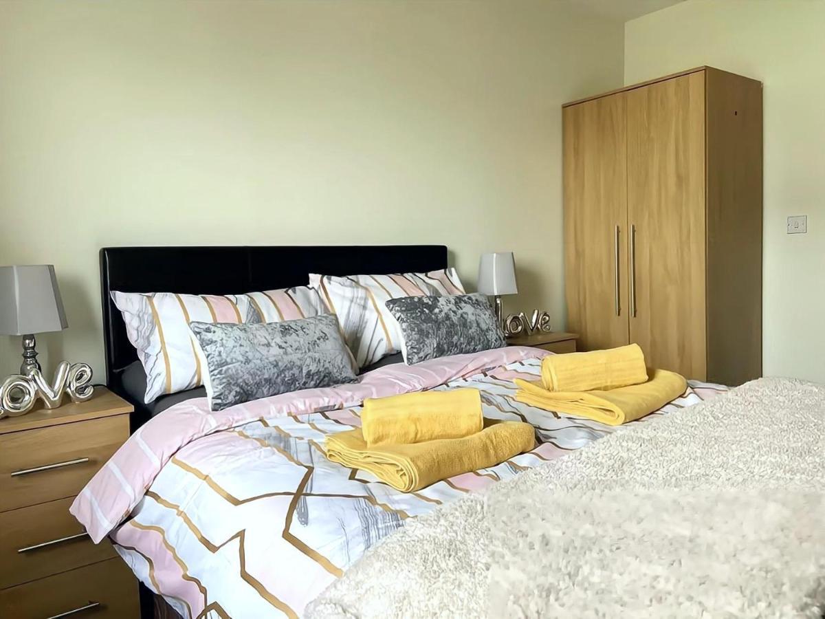Lovely 2-Bedrooms Apartment Step To The Beach سوانسي المظهر الخارجي الصورة