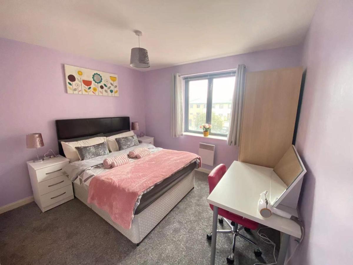 Lovely 2-Bedrooms Apartment Step To The Beach سوانسي المظهر الخارجي الصورة