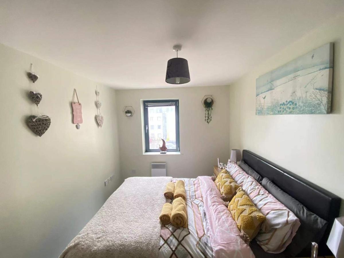 Lovely 2-Bedrooms Apartment Step To The Beach سوانسي المظهر الخارجي الصورة